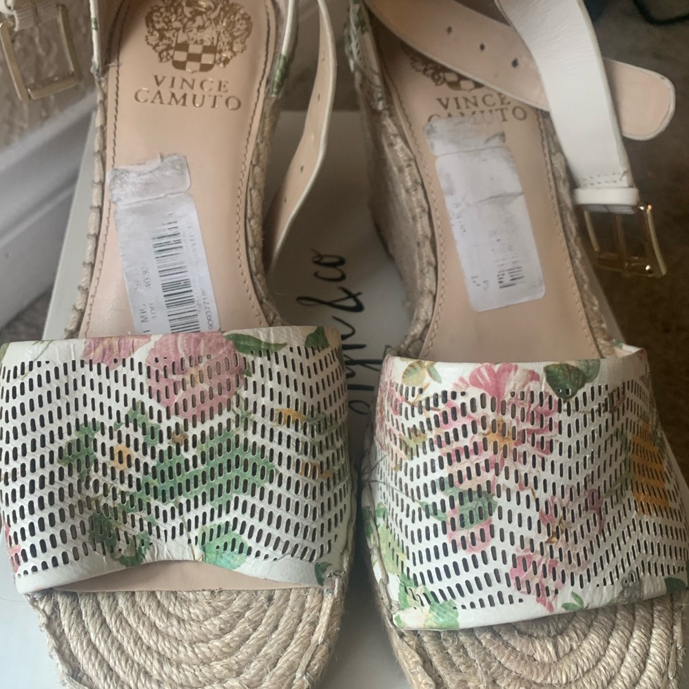 Woman Shoes - Picture 9 of 13